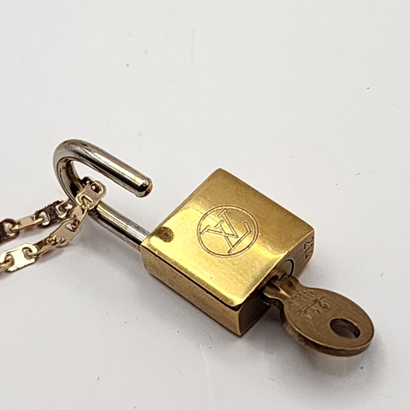 Louis Vuitton RARE Vintage Lock And Key 214 With Free Chain - Picture 6 of 8